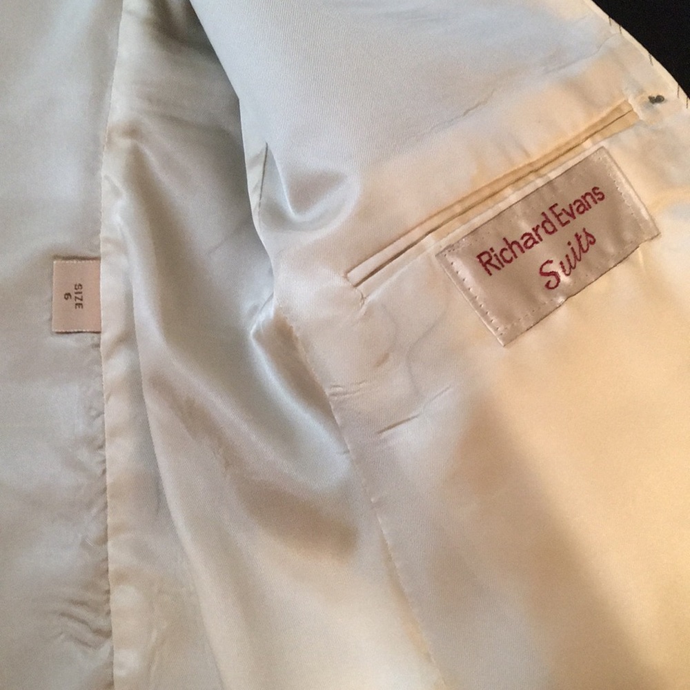 Suit - Picture 4 of 4